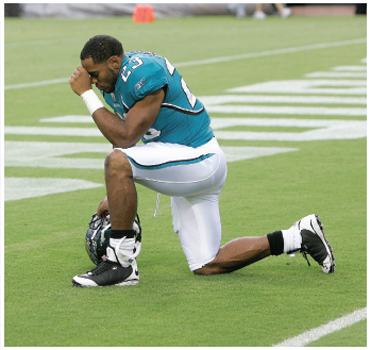 Phil CoaleAPREXShutterstock Praying before a game as a member of the - photo 11