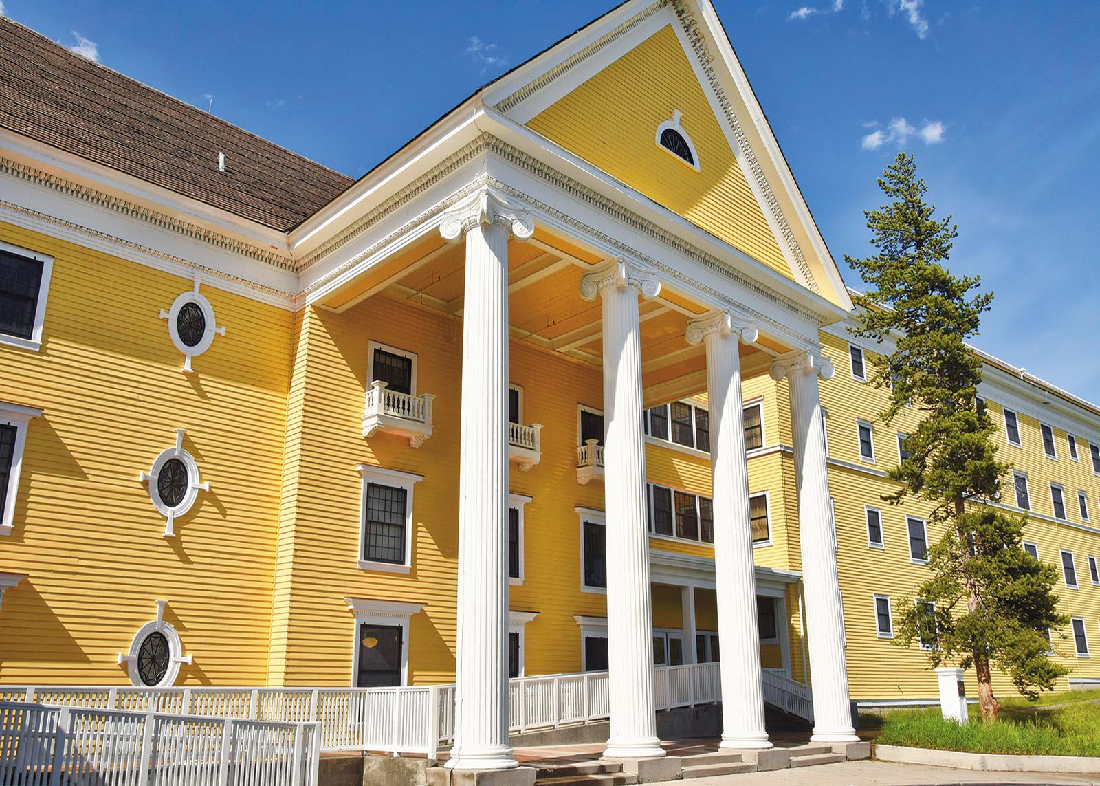 Lake Yellowstone Hotel stagecoach in Jackson Come to Yellowstone and Grand - photo 13