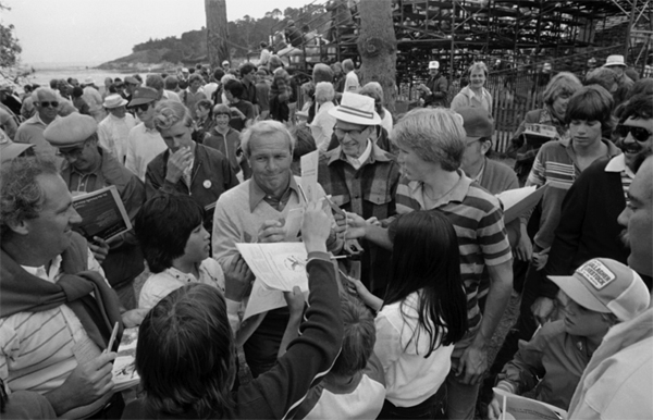 Arnold Palmer obliges his ever-present army with autographs before the opening - photo 4