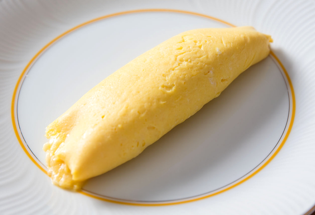 Learn how to make a delicious and classic omelet with the help of this recipe - photo 8