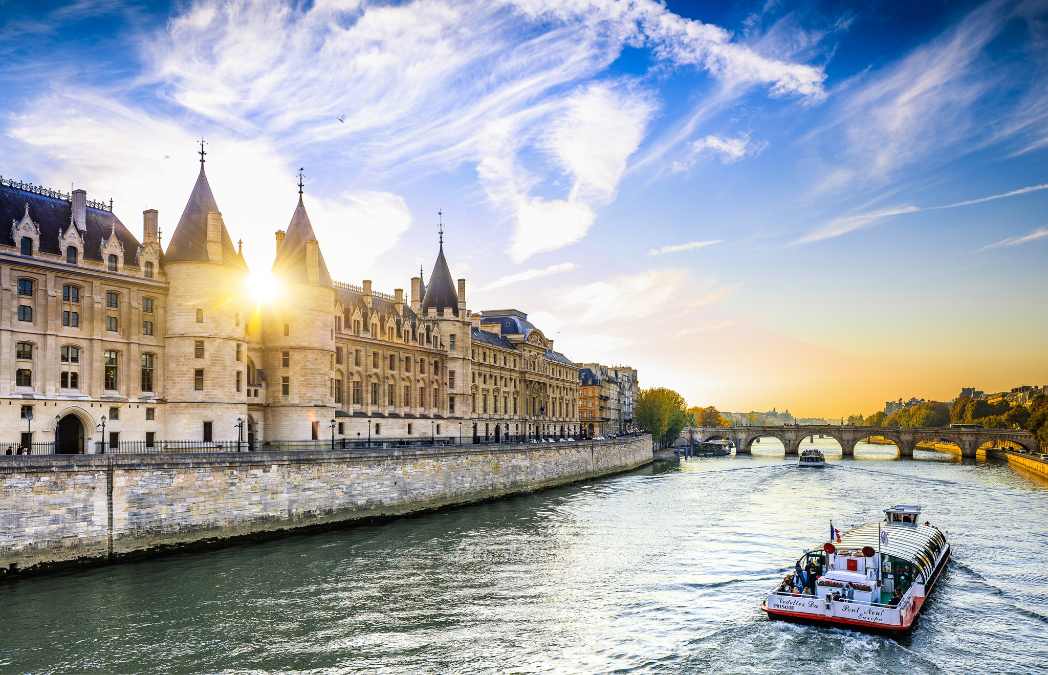 t A boat cruising along the Seine Welcome to Paris Reasons to Love Paris - photo 5