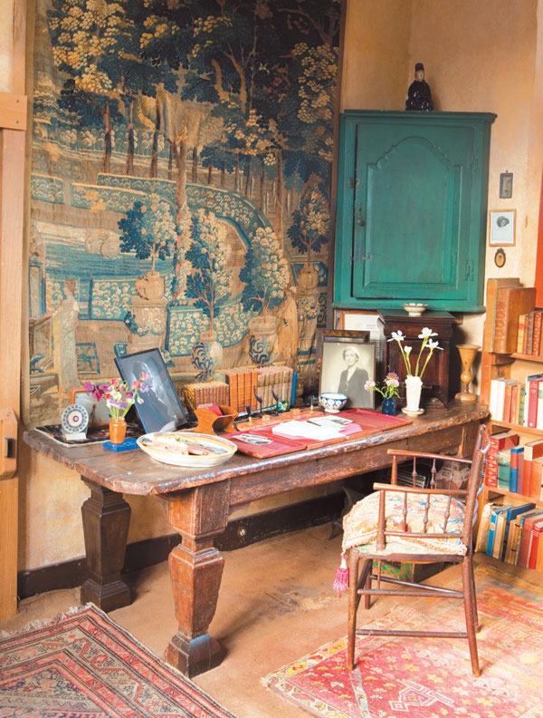 Vitas desk in her workroom on the first floor of the tower at Sissinghurst - photo 4