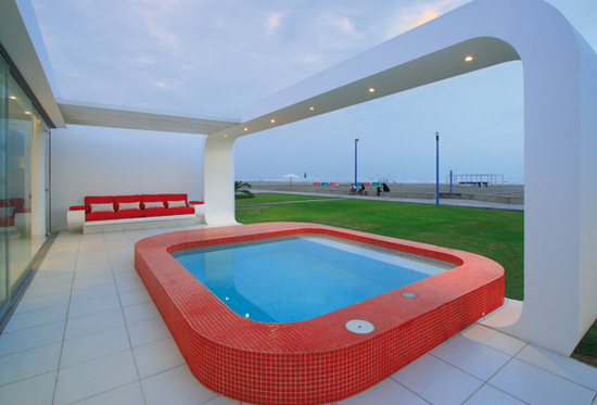 The bedrooms have access to this interior patio which is simple and - photo 18