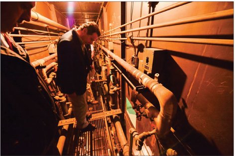 Governor Cuomo stands on the catwalk behind Matts and Sweats breached cells - photo 14