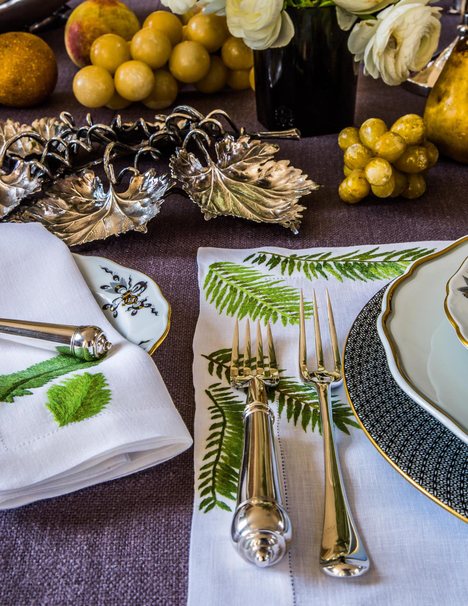 Palmiers linen placemat and napkin set is hand embroidered for a tropical touch - photo 3