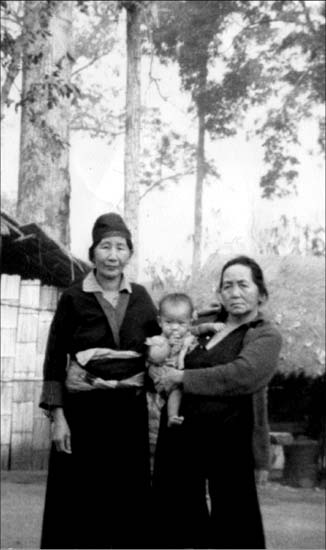 The Latehomecomer A HMONG FAMILY MEMOIR Kao Kalia Yang COFFEE HOUSE - photo 2