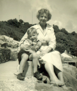 On holiday with my grandmother authors own Happy days in Alfred Street - photo 6