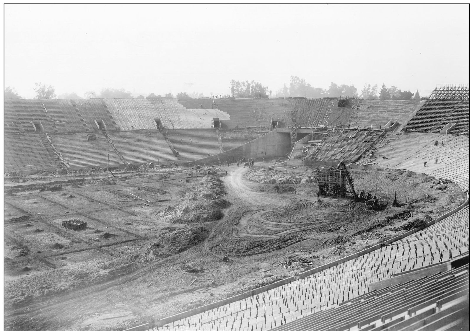 WORK ON THE UPPER LEVEL HAS BEGUN 1922 PERISTYLE CONSTRUCTION 1921 - photo 16