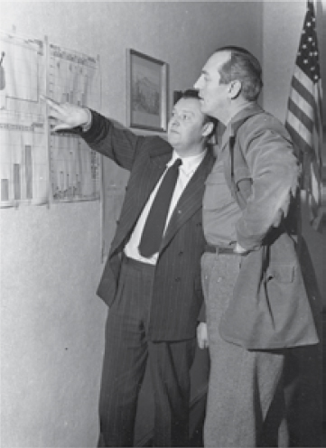 Fred Taylor RIAS Director from 1949 to 1953 speaks with Albert Psnicker RIAS - photo 8