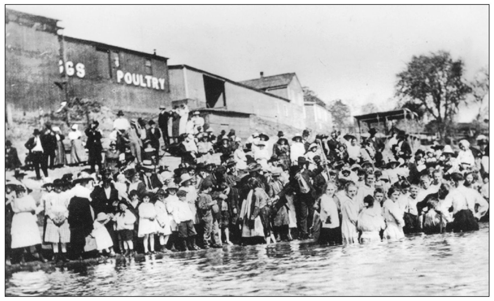 Baptisms in the Cumberland River at Burnside drew large crowds Outdoor baptism - photo 10