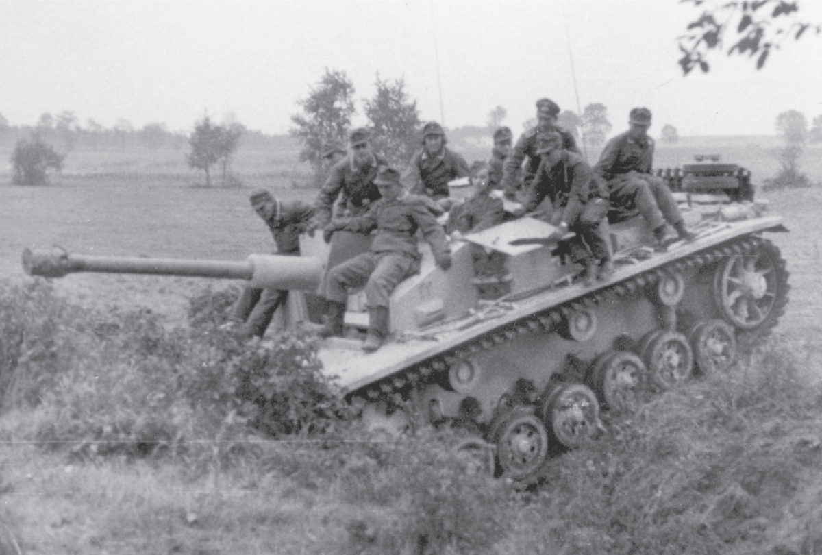 A Sturmgeschtz Ausf F8 carrying Luftwaffe infantry possibly during a training - photo 4