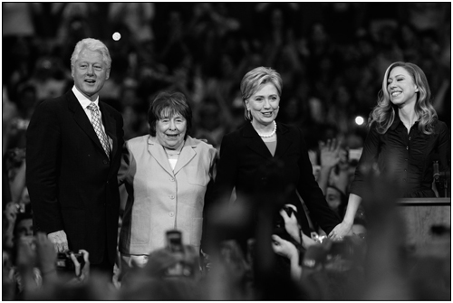 Hillarys husband Bill Clinton mother Dorothy Rodham and daughter Chelsea - photo 5