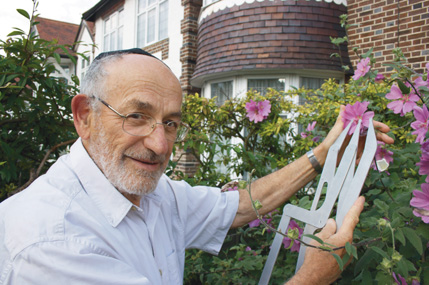 Claw blimey Eddy Levin with his golden mean gauge in his garden in north - photo 22