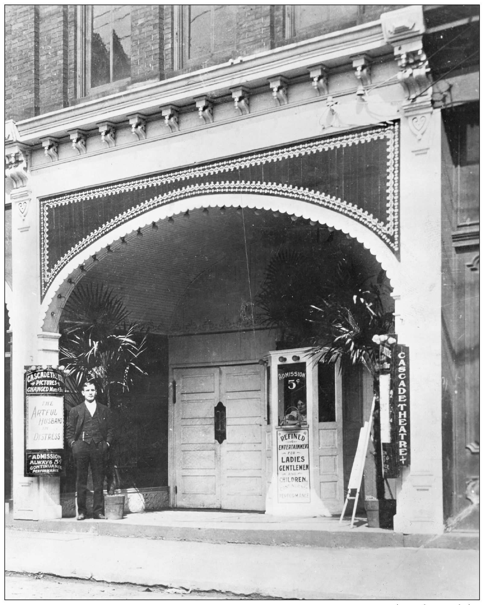 CASCADE THEATRE NEW CASTLE PENNSYLVANIA 1907 Harry Warner stands in front - photo 6