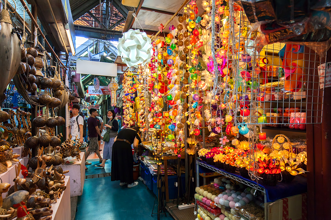 ARTAPARTMENTSHUTTERSTOCK Bangkok Top Sights A sacred enclave PRASIT - photo 7