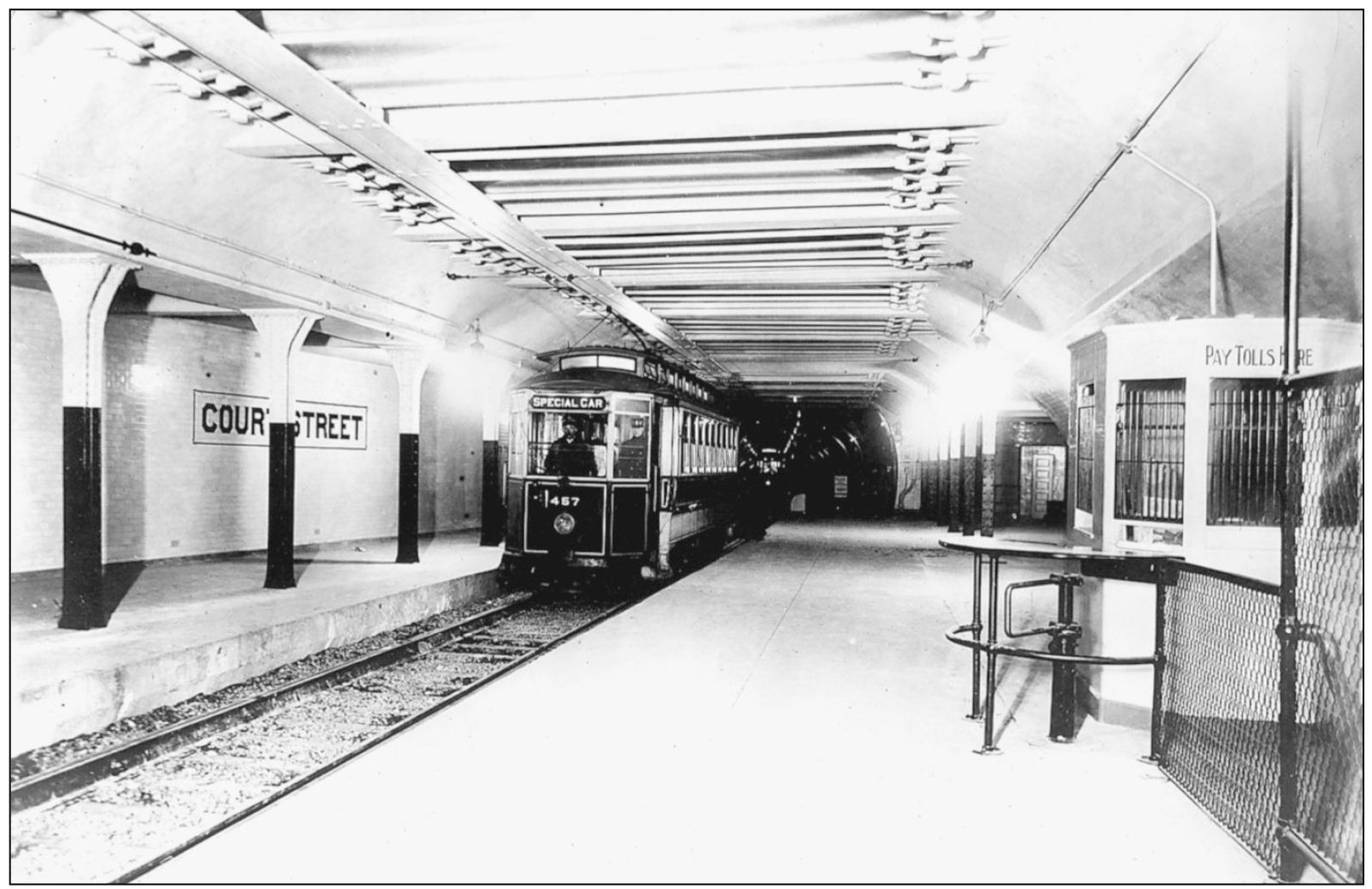 Here on November 19 1904 is the temporary Court Street terminal of the East - photo 8