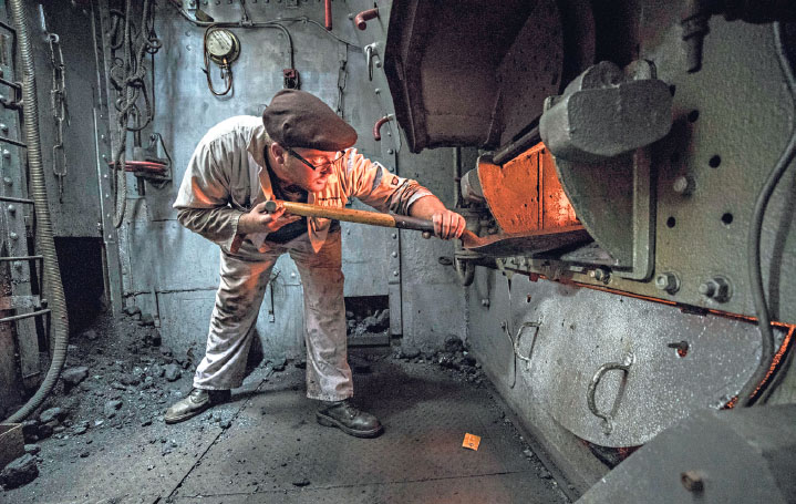 Richard Pohle photographed Dan Mothersole stoking the furnace of the tugboat - photo 3