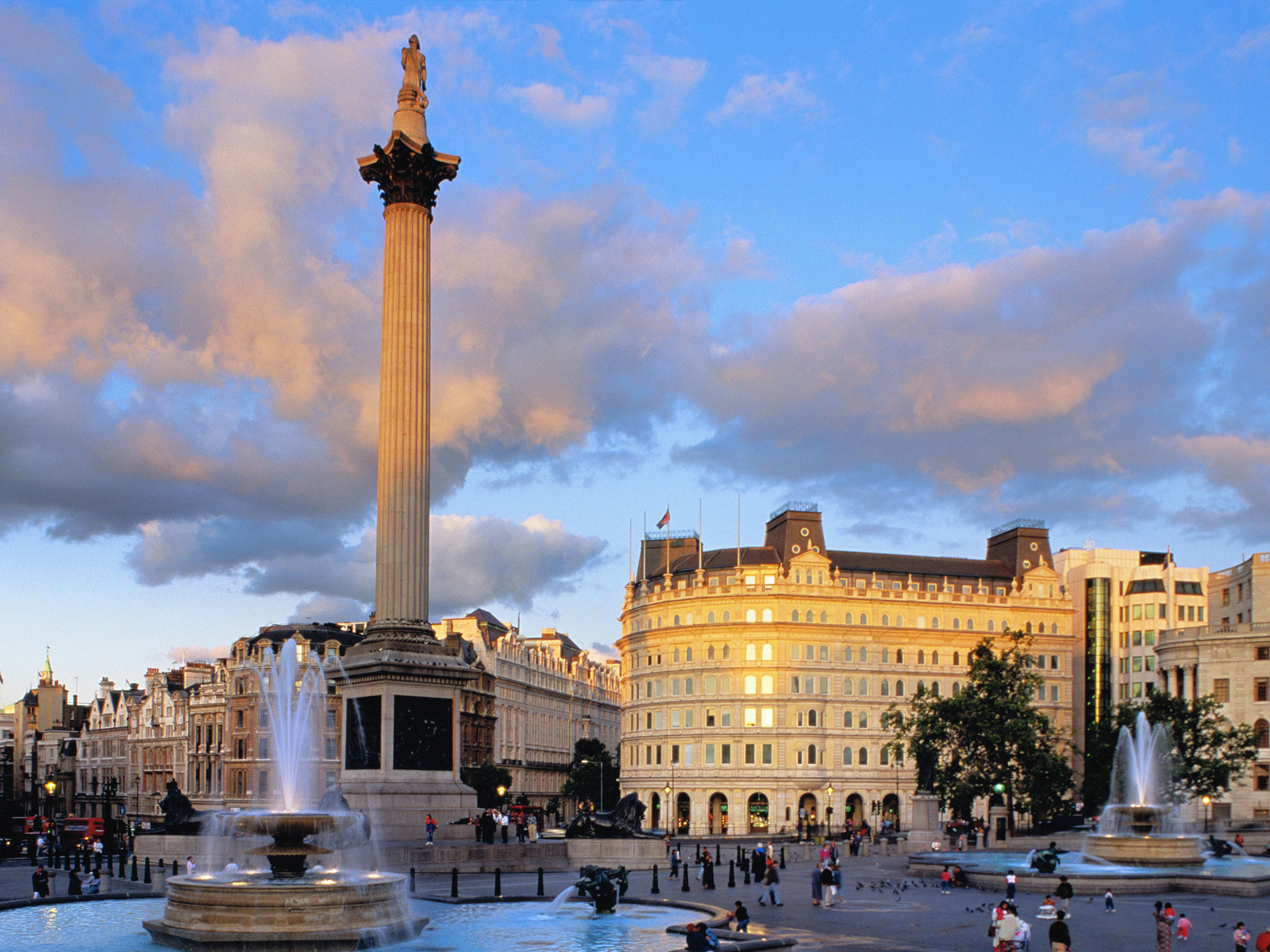 Trafalgar square When to visit Despite the temperateness of the English - photo 5