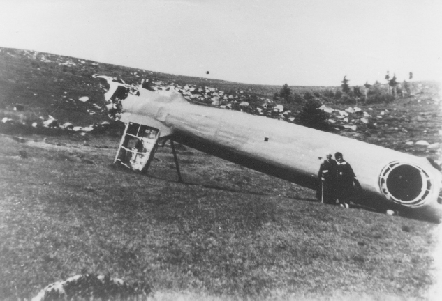 John Broughs crashed Halifax J Brough Reg Lewis R Lewis Len - photo 13