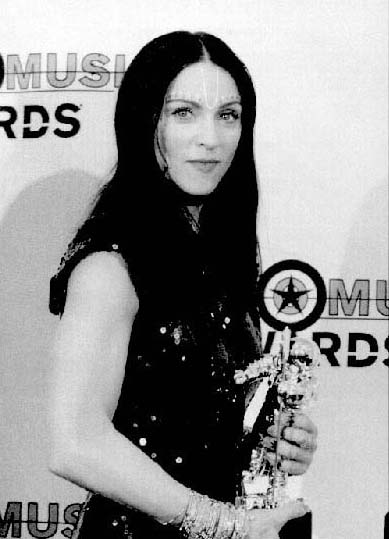Pop diva Madonna sported body art at the 1998 MTV Music Awards - photo 4