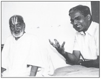 r T Krishnamacharya a la edad de 100 aos y su hijo T K V Desikachar PRLOGO - photo 5