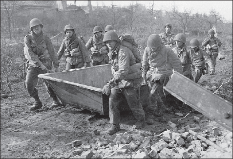 The critical first step for the US First Army to reach the Rhine was to first - photo 9