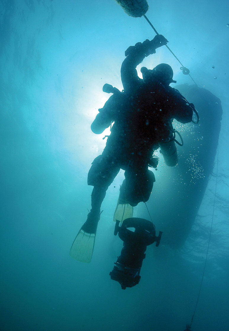 CONTENTS The famous schooner Rouse Simmons foundered on November 23 - photo 4