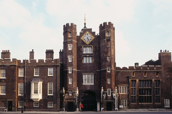 St Jamess Tudor Gatehouse CLARENCE HOUSE Stable Yard SW1 Tel 020-7766 - photo 5