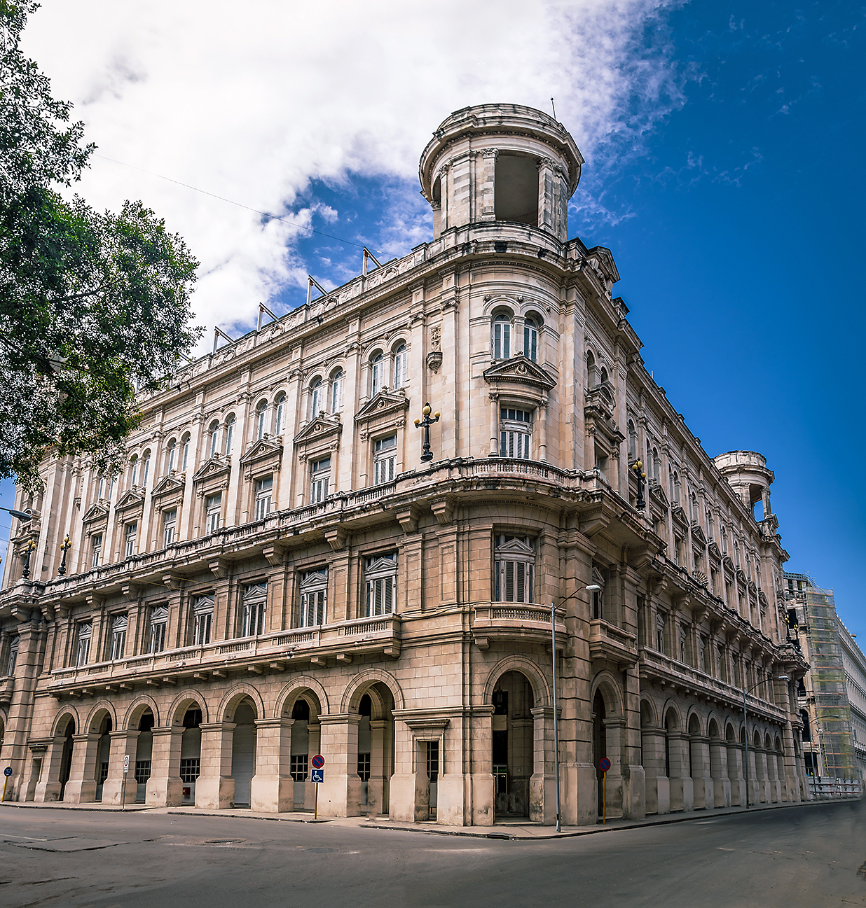 DIEGO GRANDISHUTTERSTOCK Havana Top Sights Parque Histrico Militar - photo 6