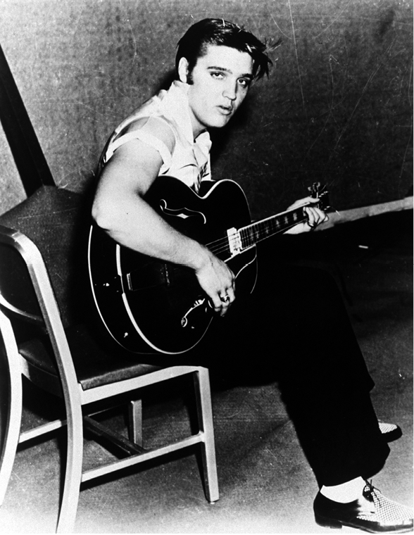 Elvis between takes at his first RCA Victor recording session in Nashville - photo 3