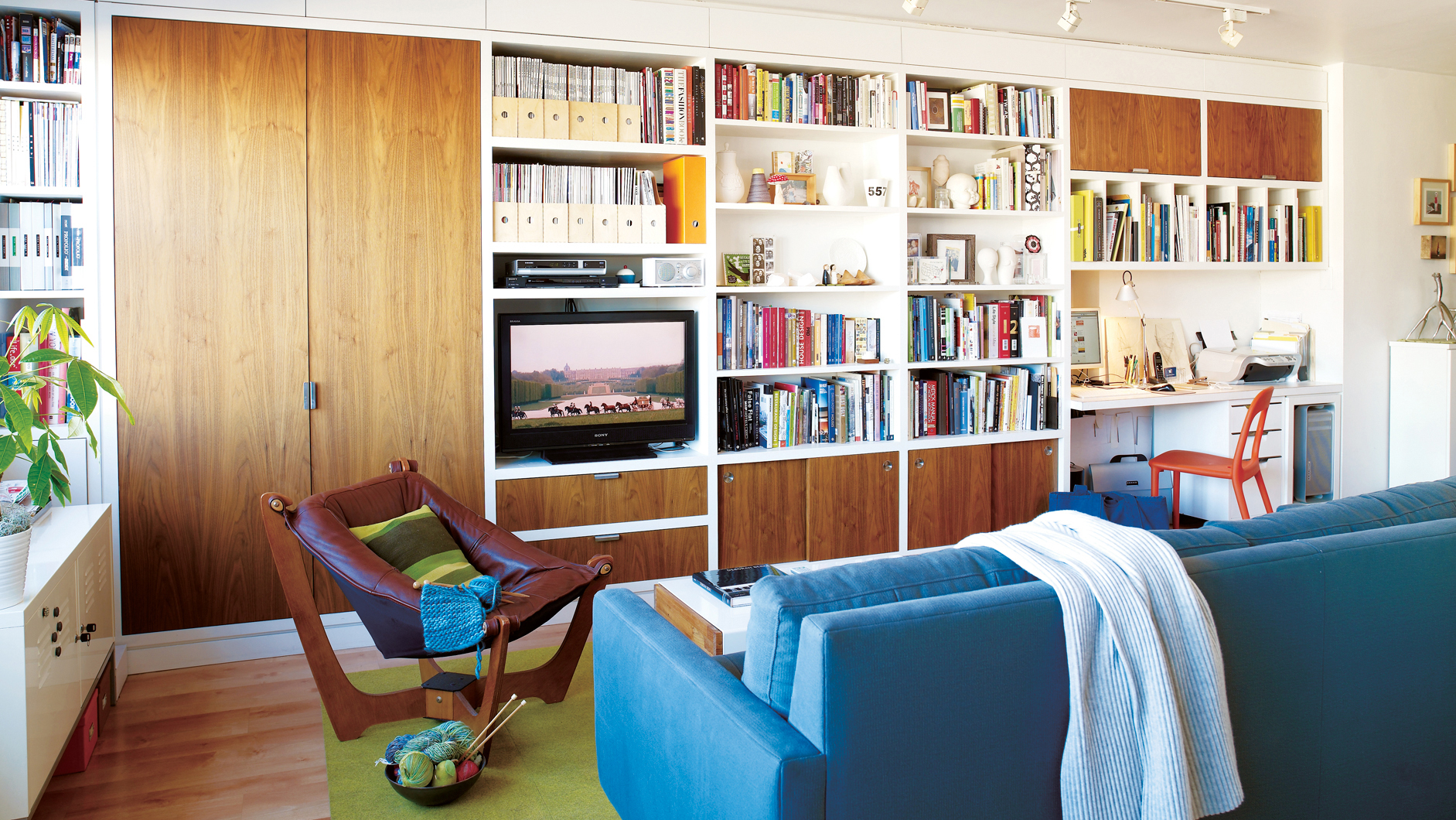 This stylish wall unit is a great example of design solving the space problem - photo 8