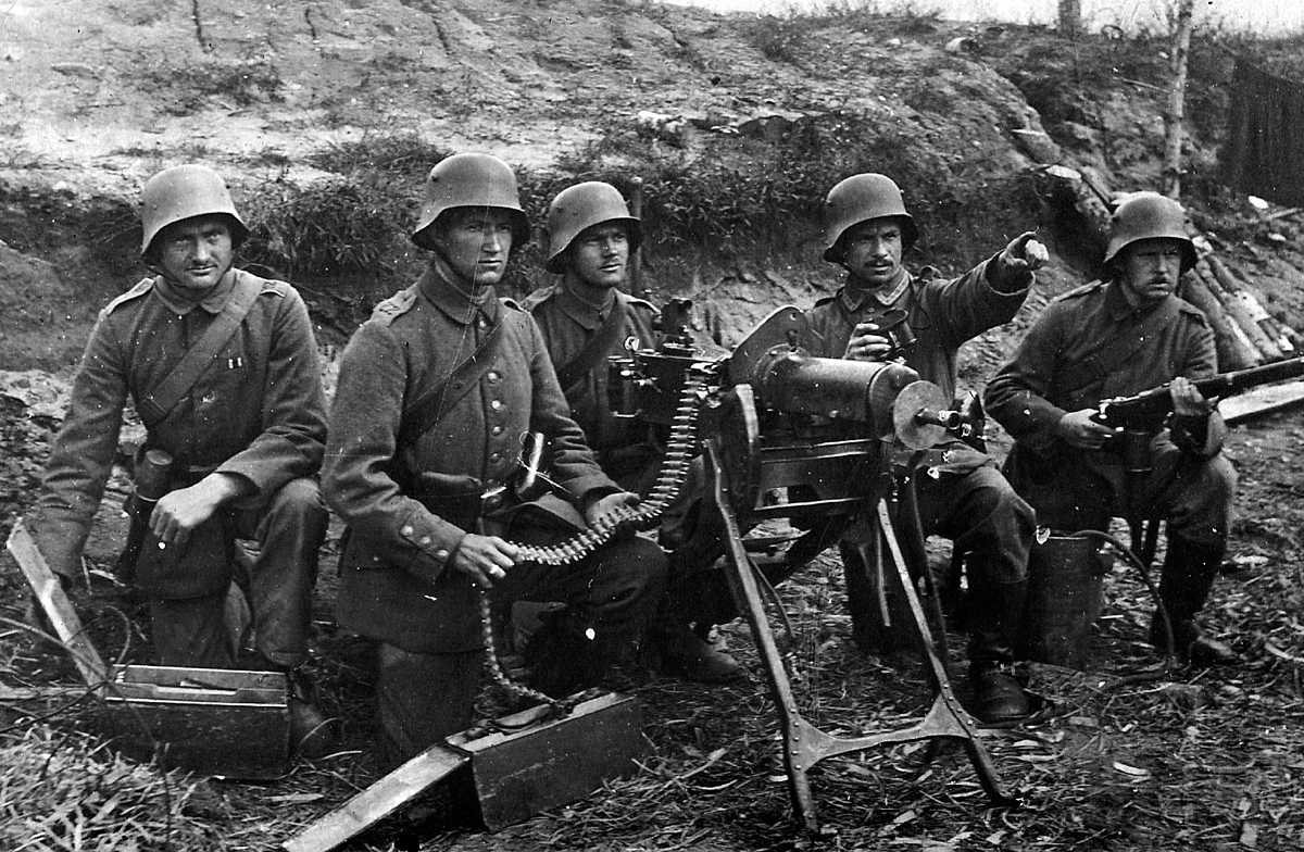 A typical battlefield MG 08 team 1917 The gunner and loader are directed by - photo 6