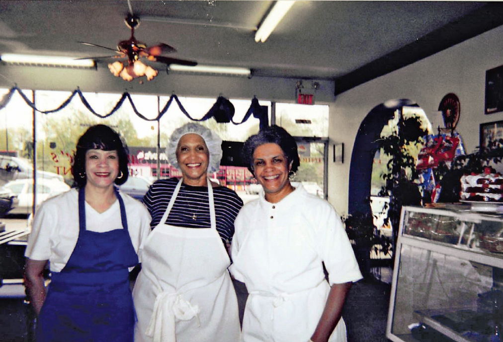 Miss Robbie and her sisters Linda and Janice in the lobby of the original - photo 6