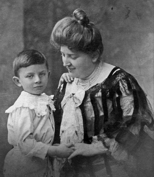 Fromm and his mother Rosa Fromm around 1906 Fromms childhood home at 27 - photo 2