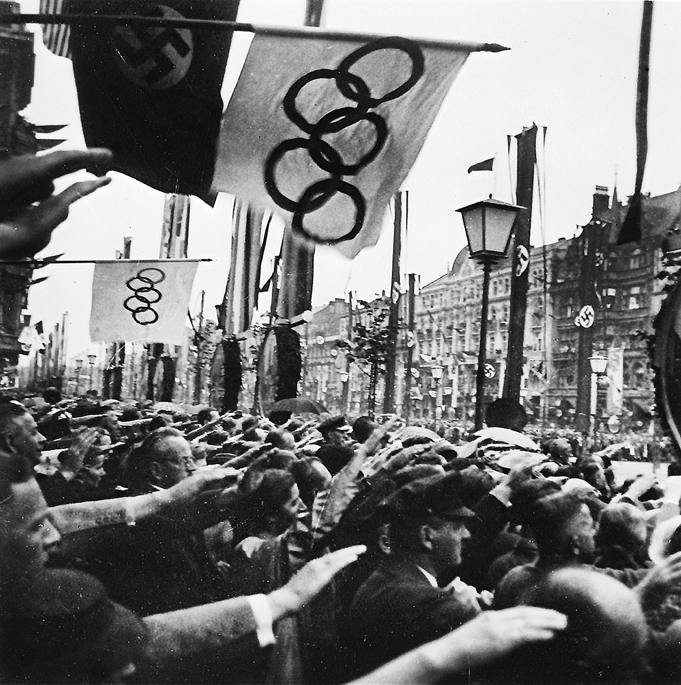 Berlin in the summer of 1936 Hundreds of thousands of onlookers crowd the - photo 3