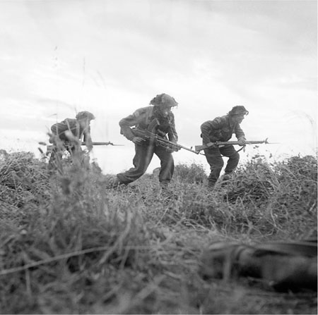 Riflemen B ONeill George Wood and Jack Pearson of 8th Rifle Brigade 11th - photo 9