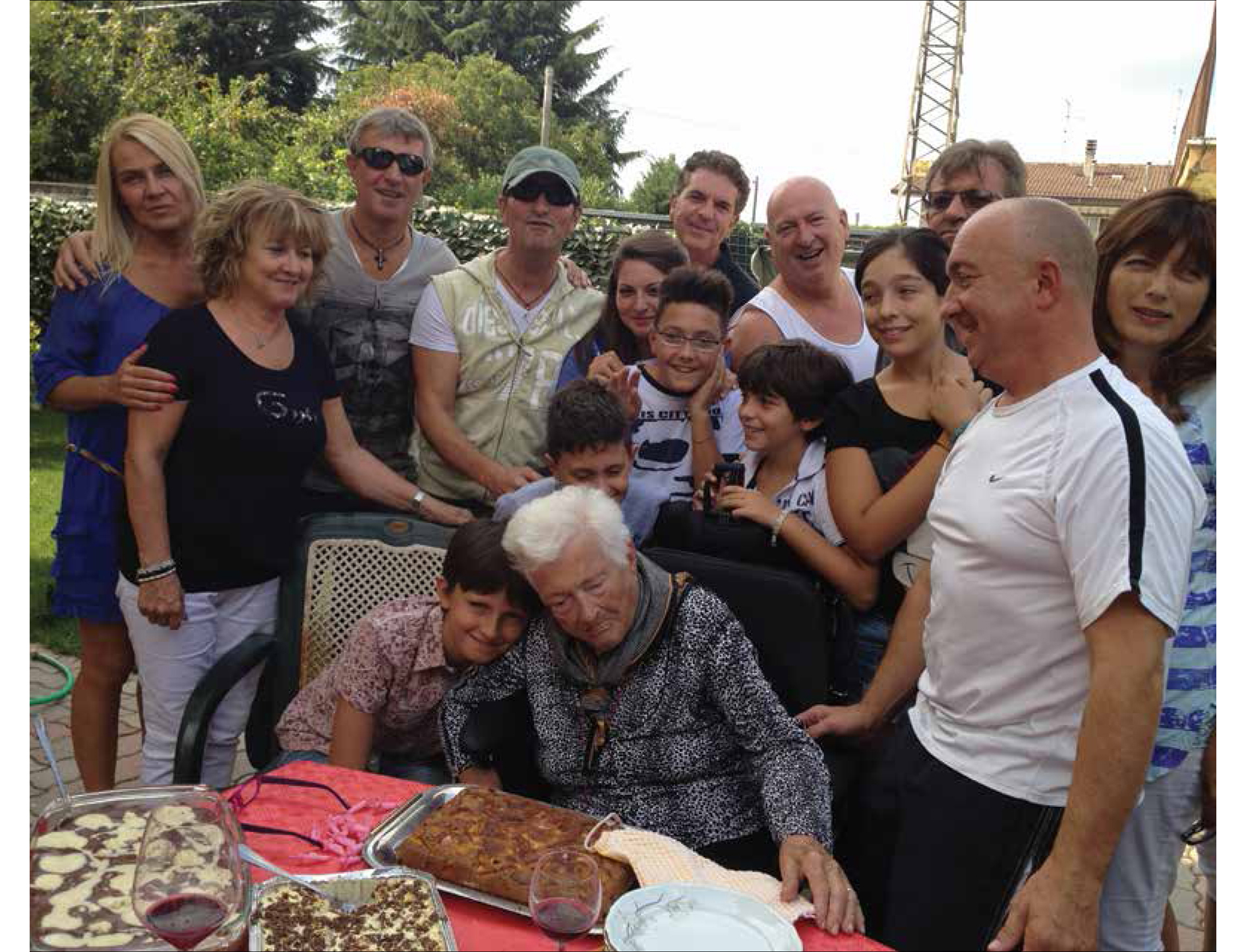 Mamma Caterina surrounded by her loving family CONTENTS - photo 5