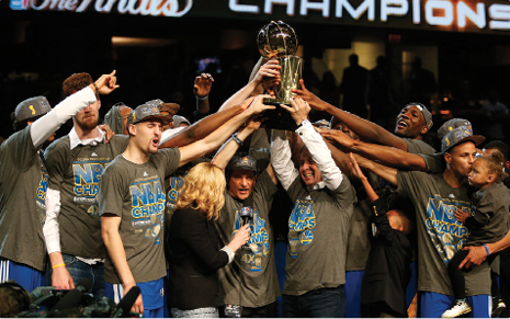 Stephen Curry kisses his daughter Riley as he and his teammates celebrate the - photo 3