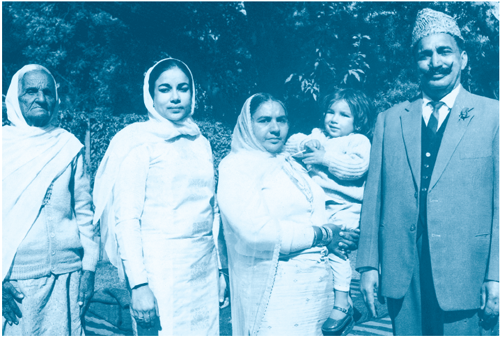 Four generations of the Gujrals Kundan Lal Gujral with his wife Prakash Devi - photo 5