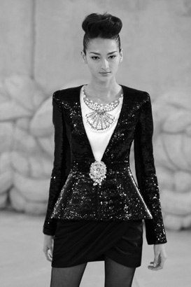 2 Karl Lagerfelds 2008 version of the classic Chanel suit Chanels evolution - photo 1
