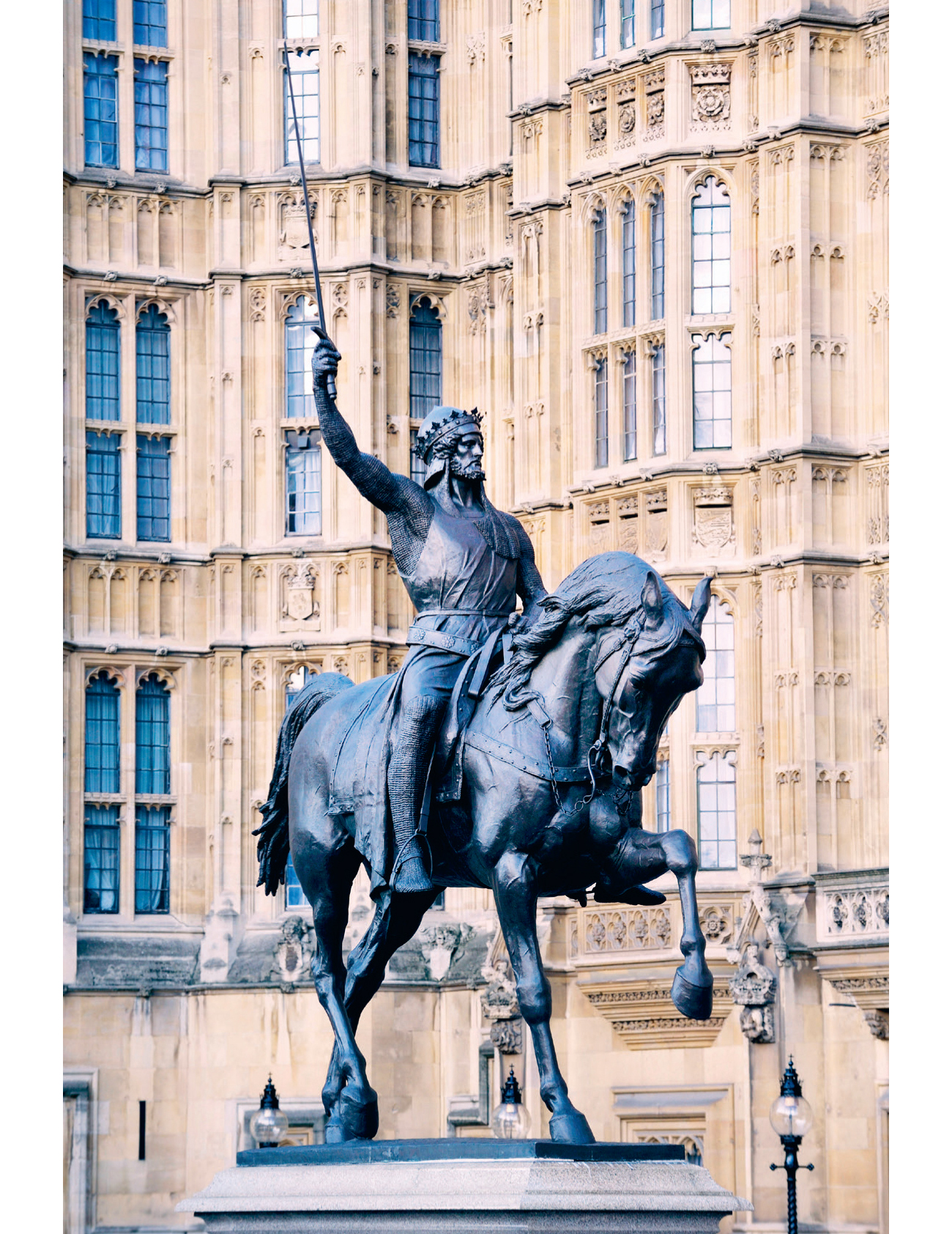 This grand equestrian statue erected outside the Palace of Westminster in - photo 11