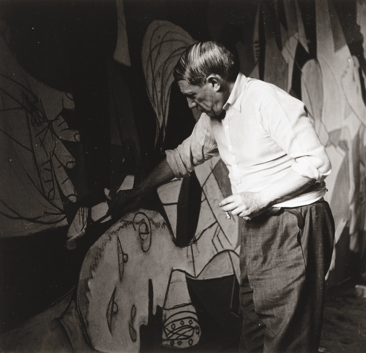 DORA MARR Picasso working on Guernica in his studio in the rue des Grands - photo 3