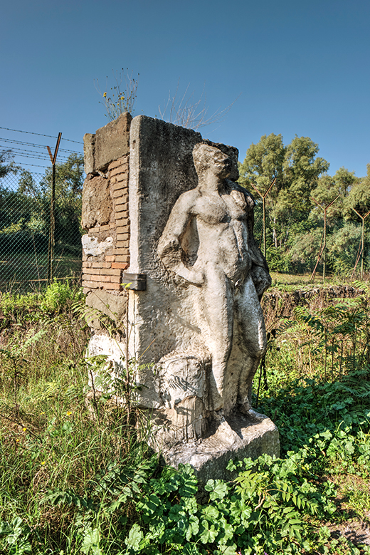 IZABELA MISZCZAK SHUTTERSTOCK Rome Top Sights Ancient Romes nerve centre - photo 10