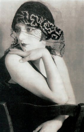 Kiki de Montparnasse 1924 Triple portrait extract from Fernand Lgers - photo 4