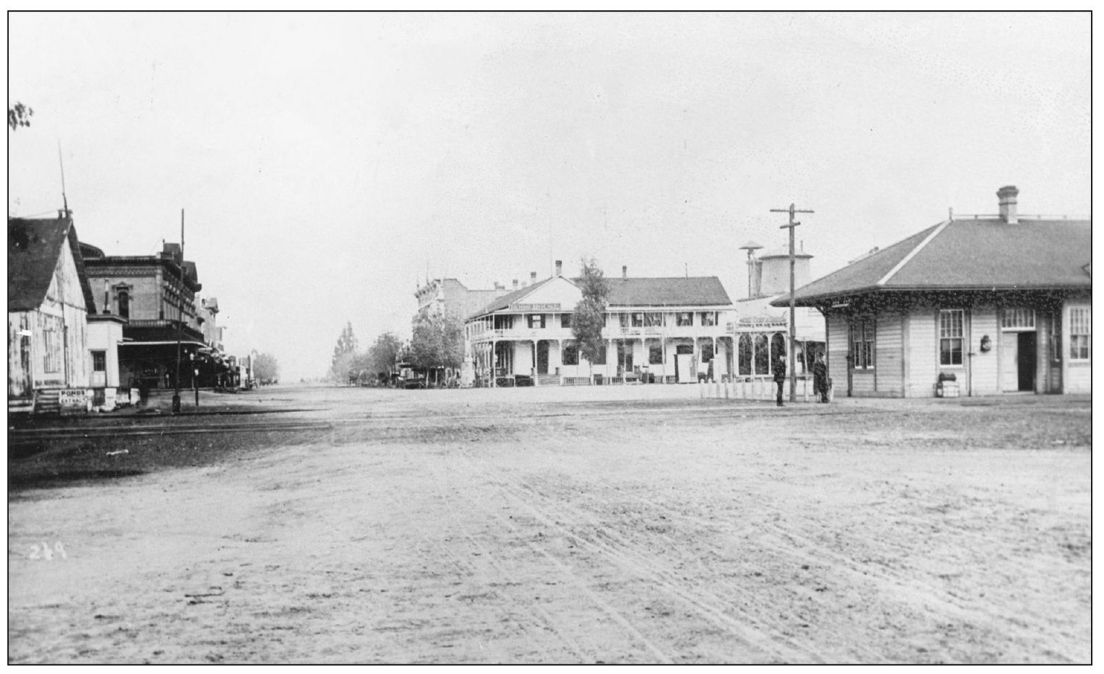 I STREET AT THE FRONT C 1885 I Street was designed by the railroad to be - photo 6