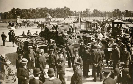 Heavy vehicle trials such as these in France in 1906 created enormous - photo 6