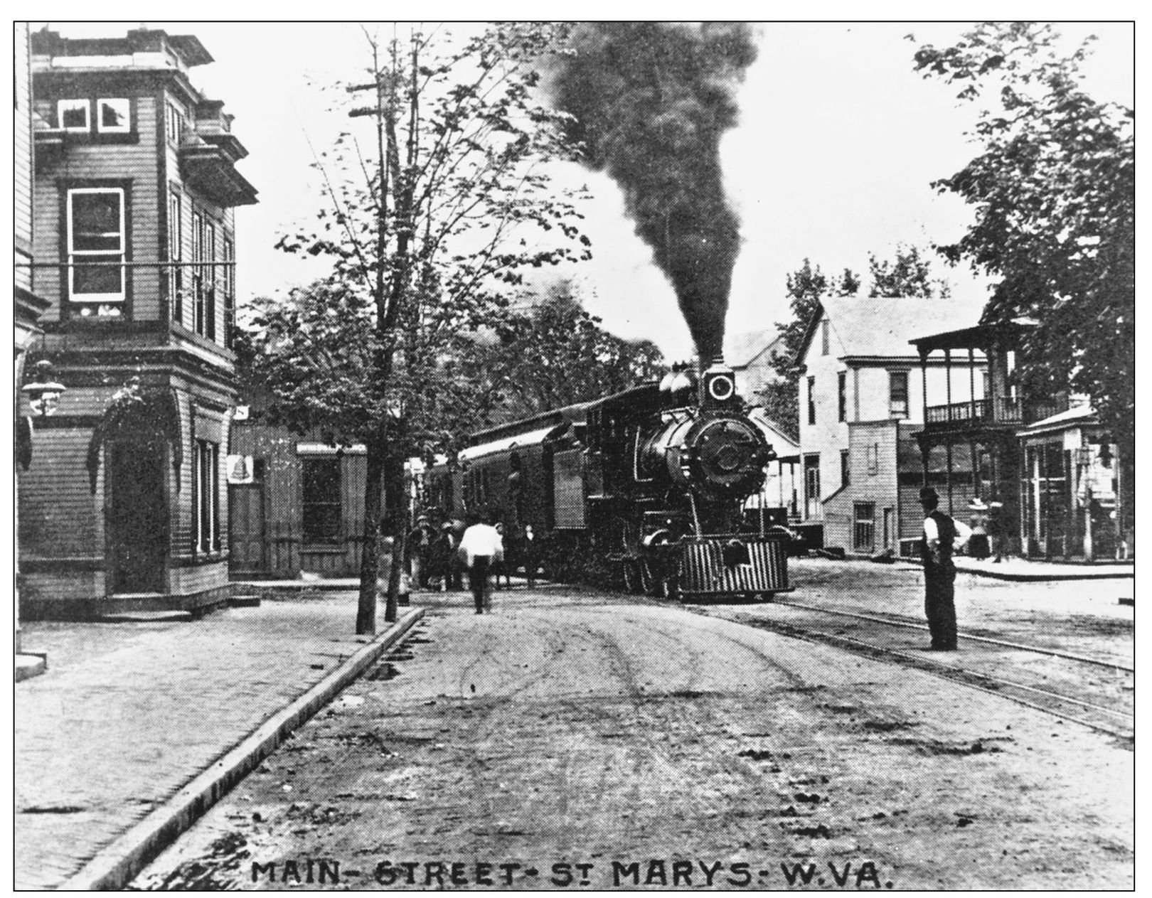 A southbound passenger train of BO predecessor Ohio River Railroad pauses at - photo 4