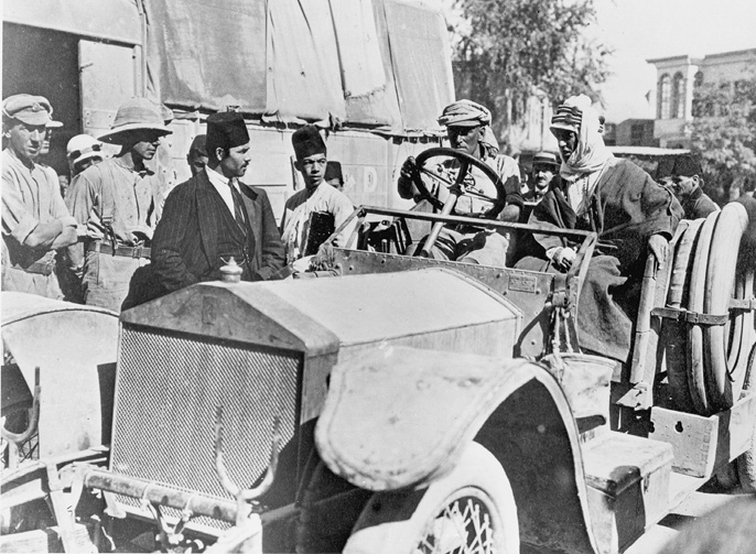 T E Lawrence in Damascus October 1918 Lawrence hoped that he and the Arabs - photo 7