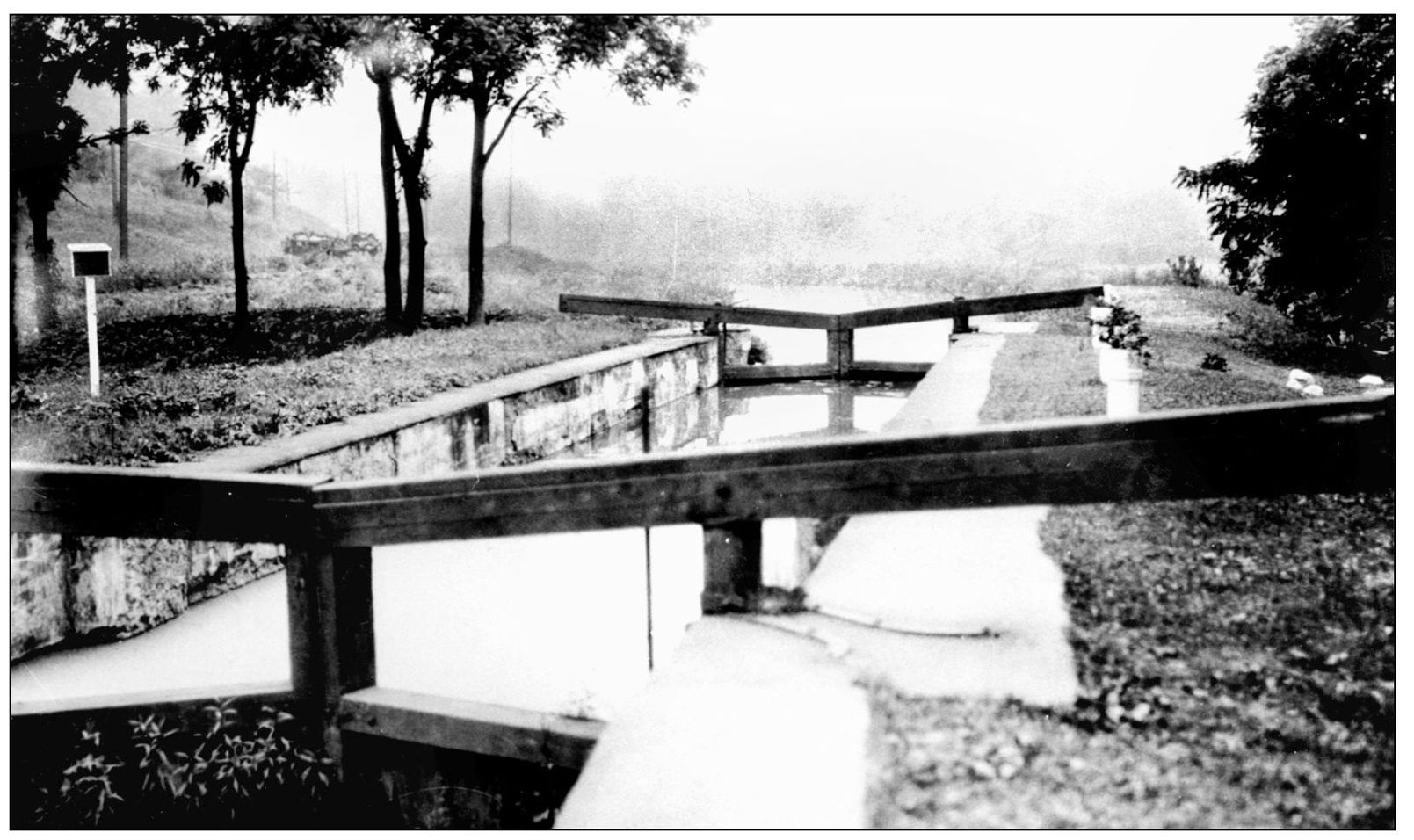 BUILDING THE CANAL The path of the Ohio and Erie Canal followed the Ohio - photo 5