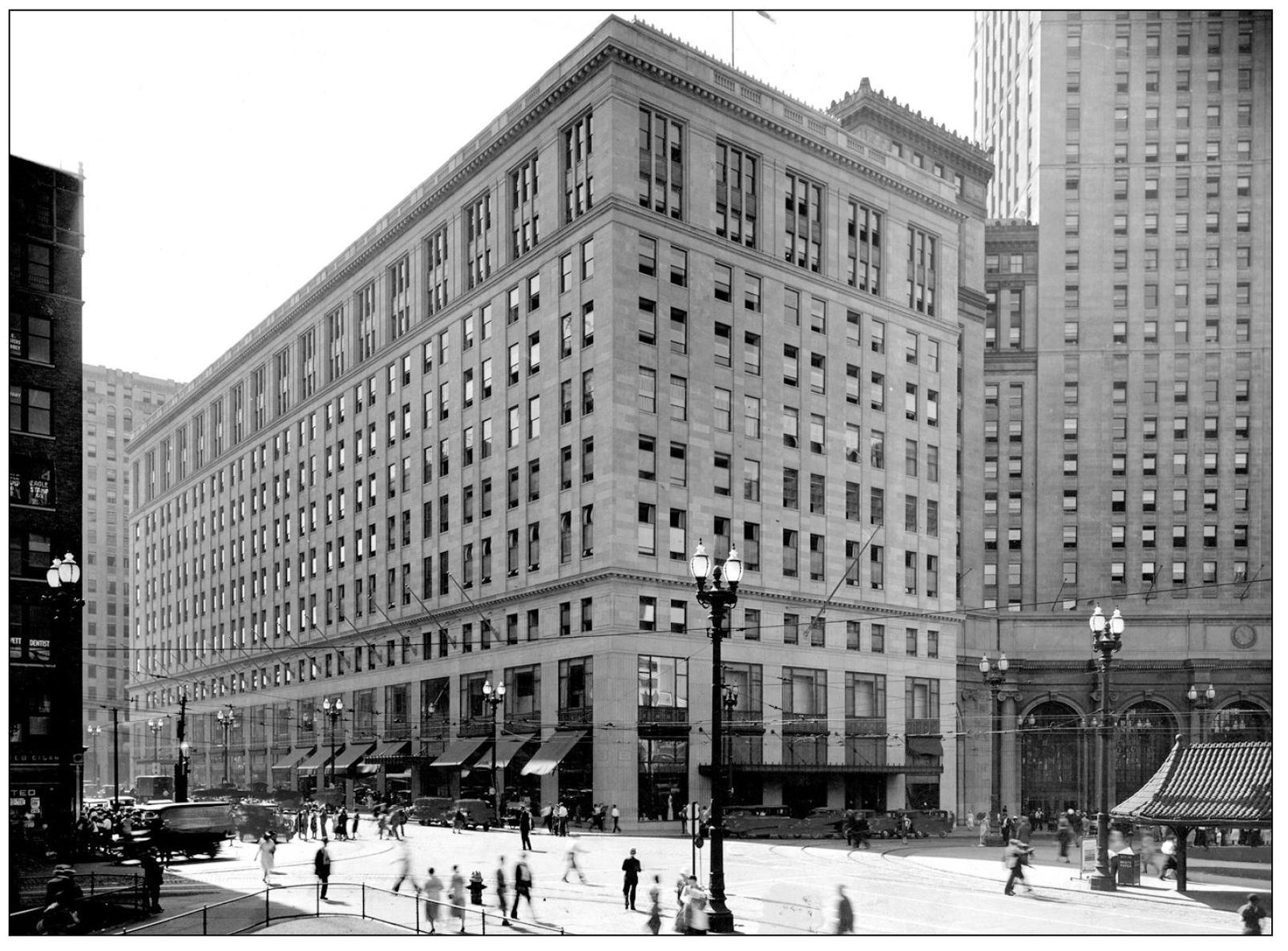 THE HIGBEE COMPANY Anchoring the Terminal Tower complex on Ontario Avenue and - photo 9